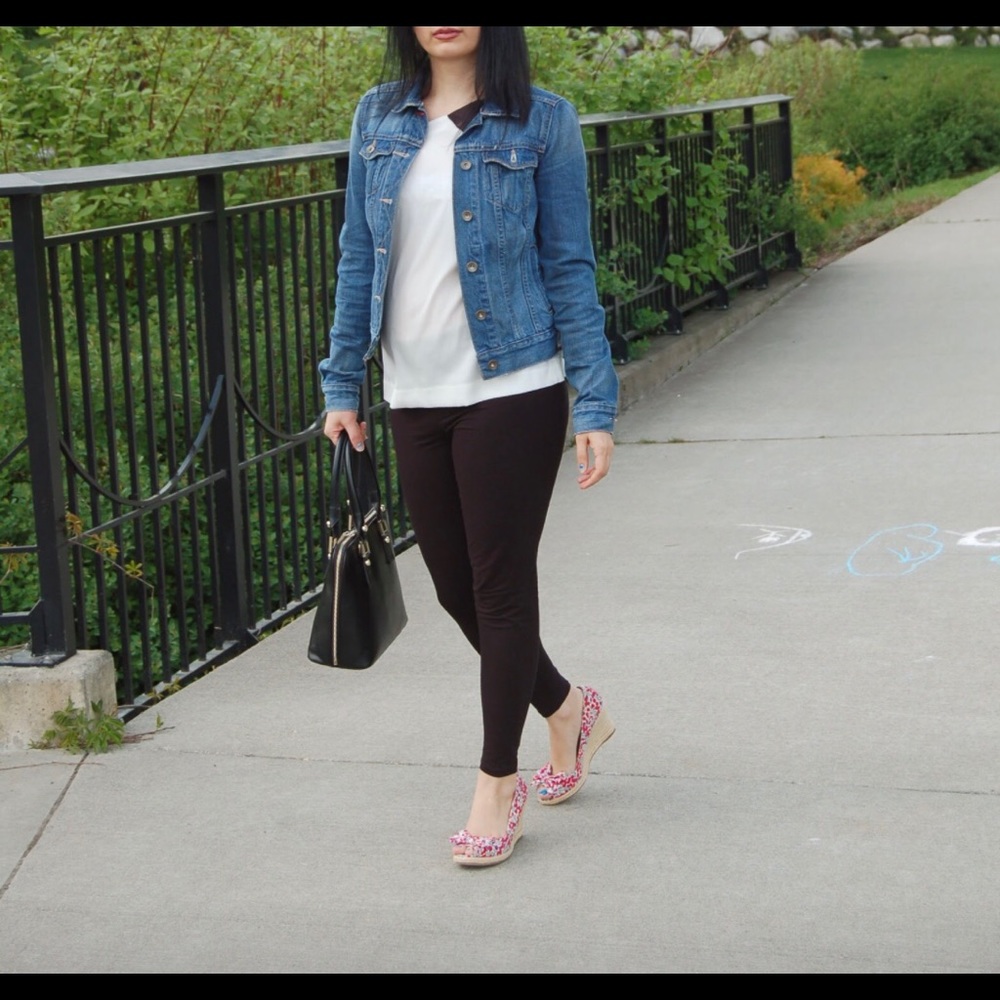 Shoes - Picture 4 of 9